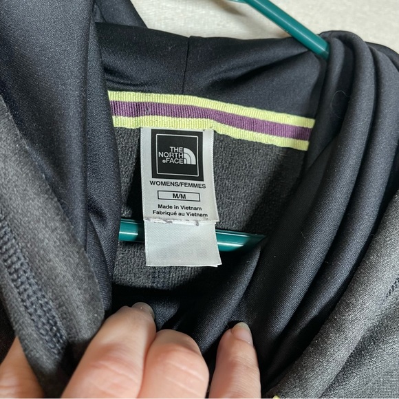 Women’s The North Face pullover Size Medium - Picture 3 of 5